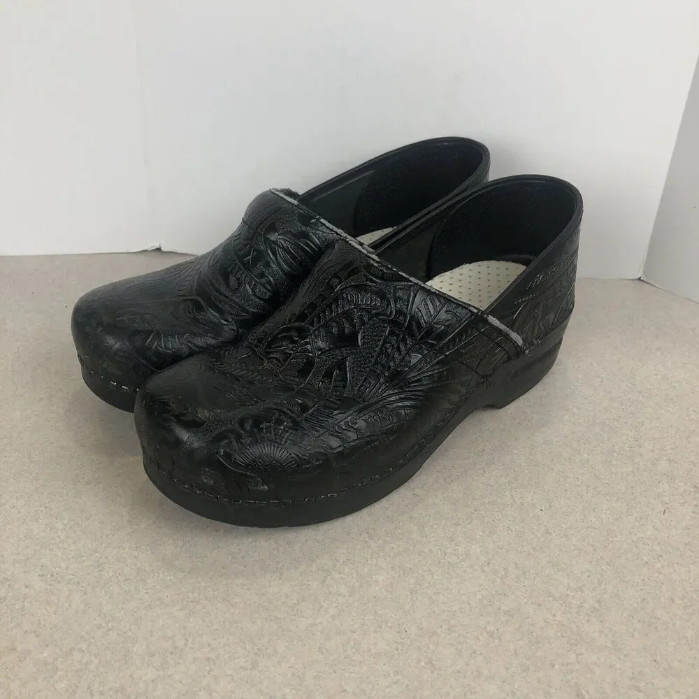 Dansko Professional Comfort Clogs Black Tooled Leather Womens Size 40/ 9.5‎